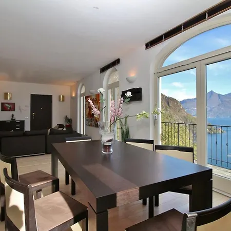 Sleeps 8 Pool Ferienhaus