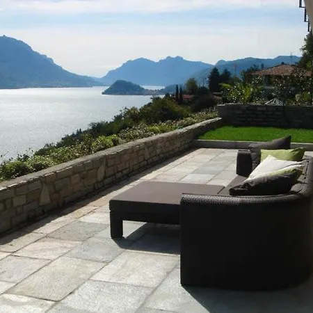 Sleeps 8 Pool Holiday home *