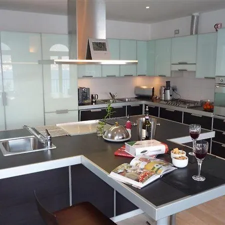 Sleeps 8 Pool ميناجيو